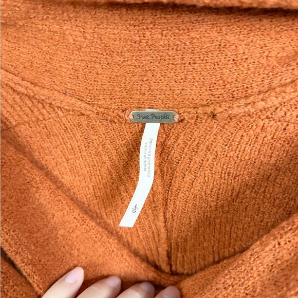 Free People burnt orange strawberry fields knit sweater long sleeve size L - Picture 4 of 6